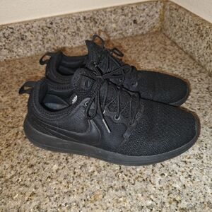 Nike Men's Triple Black Sneakers Sz 8
